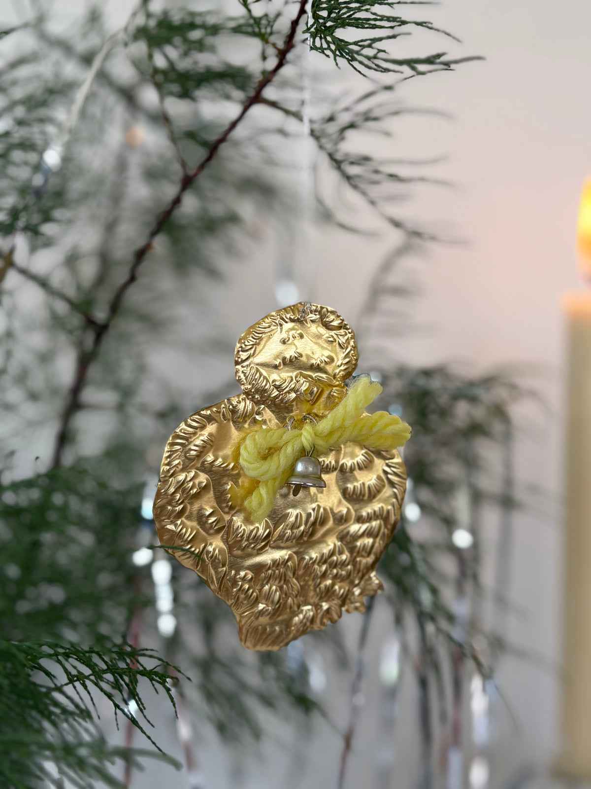Silky Chicken Tin Embossed Decoration