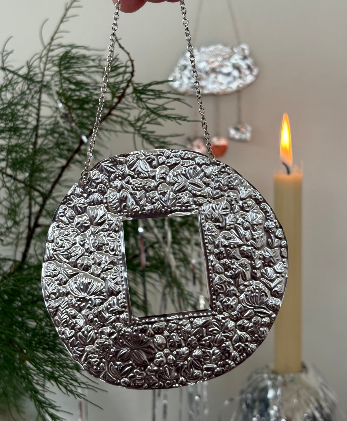 Circle Floral Tin Embossed Frame