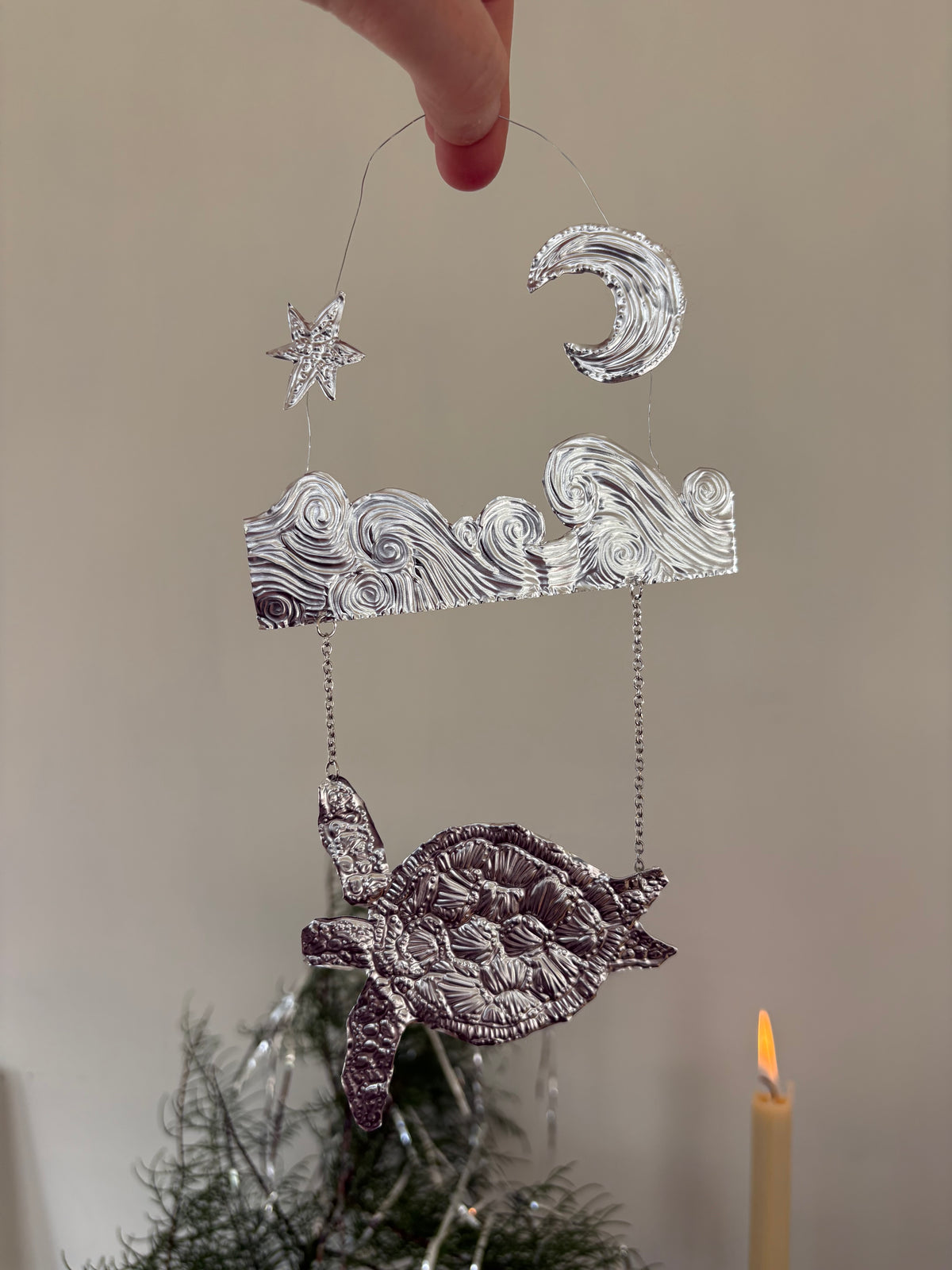 Turtle Tin Embossed Hanging Scene