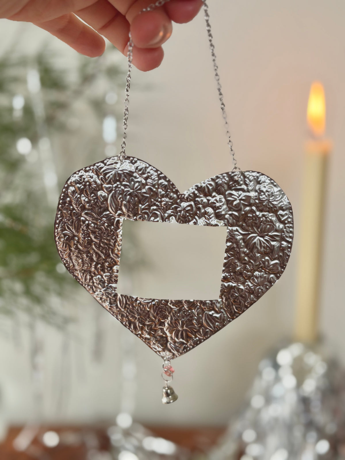 Heart Chain Tin Embossed Frame