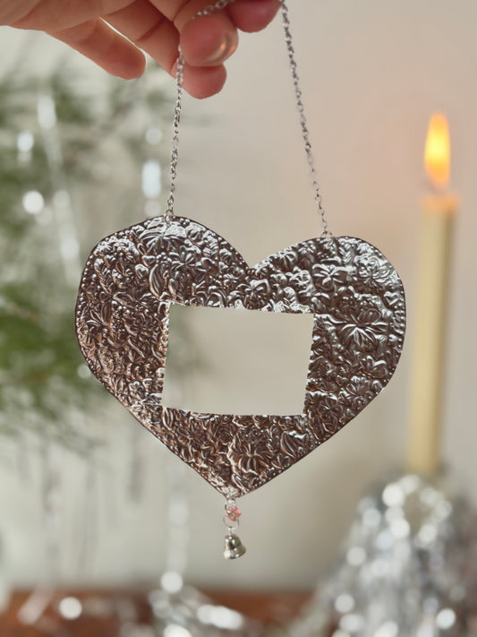 Heart Chain Tin Embossed Frame